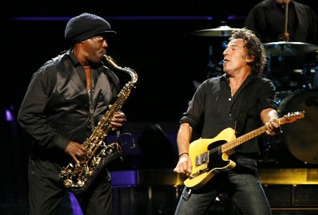 bruce springsteen clarence clemons kiss. Clarence Clemons wasn#39;t so